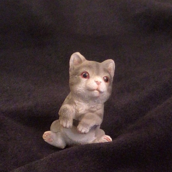 Gray Kitten Pot Hugger. So cute on plants, tanks & aquariums! You’ll love it! - Picture 13 of 13